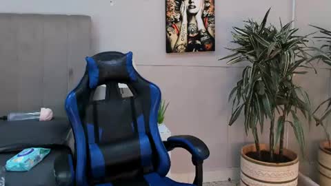 Roan Birkin online show from July 10, 8:24 pm