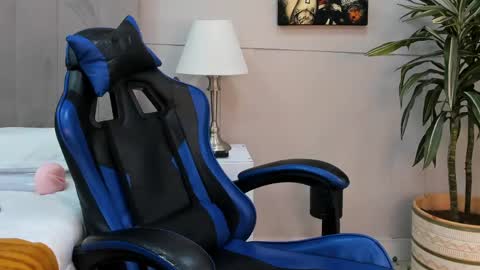 Roan Birkin online show from April 29, 7:29 pm