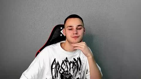 robert10211 online show from December 2, 6:28 pm