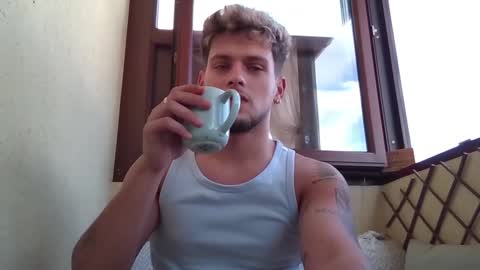 Snapshot of roberto_twink1 chatting on September 24, 8:32 am Roberto online show from September 24, 8:32 am