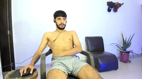 roberx_12 online show from February 4, 2:07 am