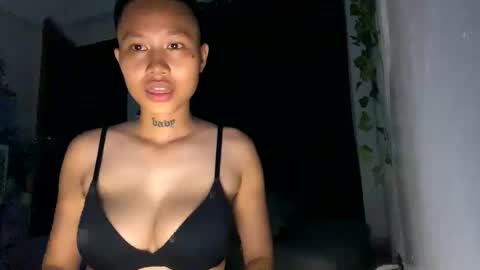 ASH LEE online show from May 21, 2:01 pm