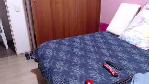 Snapshot of rochelle_xxx chatting on February 6, 10:53 pm Rochelle online show from February 6, 10:53 pm