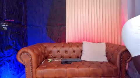 Snapshot of rogger_physique chatting on October 7, 4:19 am Rogger online show from October 7, 4:19 am