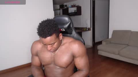 Snapshot of rogger_physique chatting on March 4, 5:42 am Rogger online show from March 4, 5:42 am