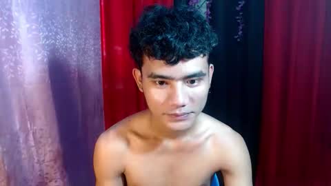 roianboyyy online show from May 17, 11:25 pm