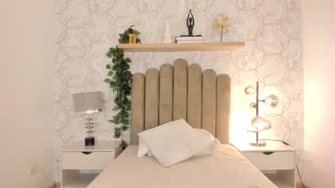 Snapshot of roma_love_ chatting on February 24, 11:21 am online show from February 24, 11:21 am