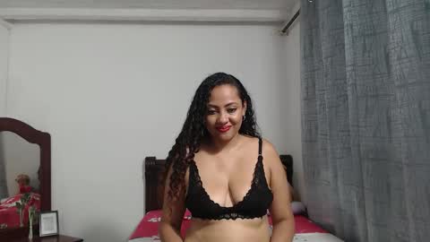 Snapshot of rominaklein chatting on October 8, 12:07 am Romina online show from October 8, 12:07 am