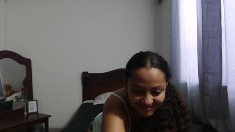 Snapshot of rominaklein chatting on September 25, 9:44 pm Romina online show from September 25, 9:44 pm