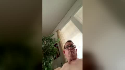roneron3851 online show from May 10, 11:38 am