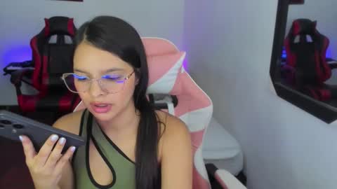  MIA AND PAUL online show from November 26, 11:45 pm