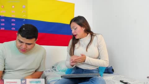 Snapshot of rooxxyy_ chatting on February 5, 11:17 pm    online show from February 5, 11:17 pm