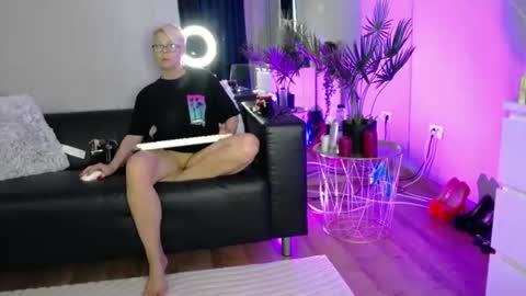 Rose online show from June 15, 4:26 am