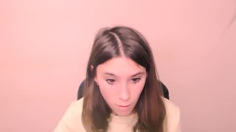 Snapshot of rosalais_ chatting on October 17, 7:34 am Rose online show from October 17, 7:34 am