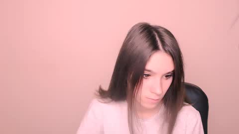 Snapshot of rosalais_ chatting on October 21, 6:29 am Rose online show from October 21, 6:29 am