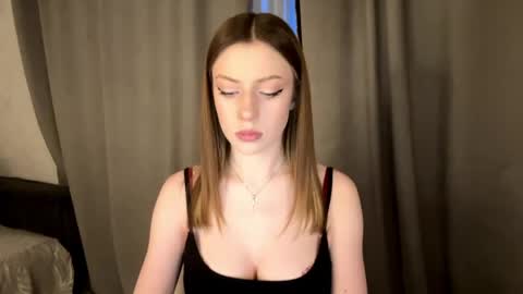 rosaliehue online show from May 15, 4:25 pm