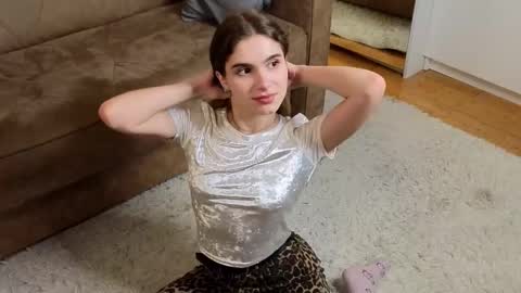 Kylie online show from December 5, 3:32 pm