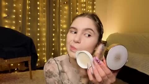 Kylie online show from March 16, 5:17 pm