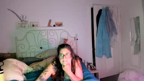 Snapshot of rose257044 chatting on September 23, 11:00 pm rose257044 online show from September 23, 11:00 pm