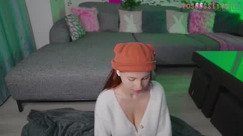 roseess_ online show from September 28, 3:10 pm