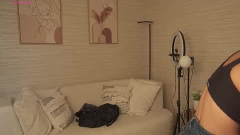 Rose  online show from February 1, 5:10 pm