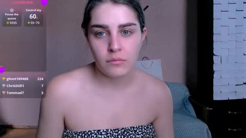 Snapshot of roselina_ chatting on October 15, 10:27 am Rose online show from October 15, 10:27 am