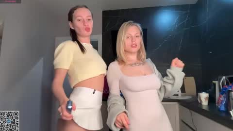Sophie and Sarah online show from April 26, 7:22 pm