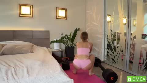 Roselyn  online show from August 1, 5:25 pm