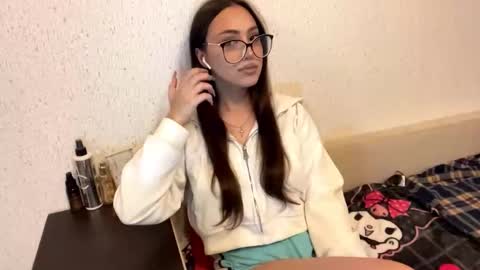 Mimi online show from September 14, 3:35 pm