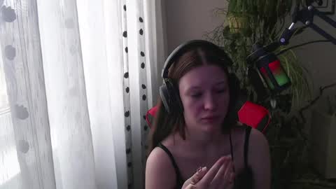 Lina online show from April 24, 1:57 pm