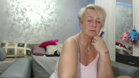 Lovepinklilly online show from May 1, 5:29 pm