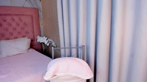   online show from March 15, 12:52 pm