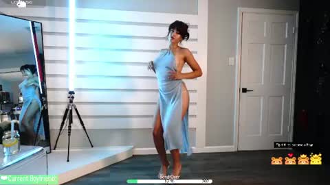 Rosie Bones online show from July 10, 9:30 pm