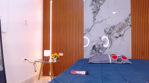 Rossi Hill online show from February 13, 8:12 pm