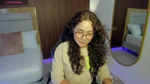 rossie_lanie_ online show from April 23, 7:48 pm