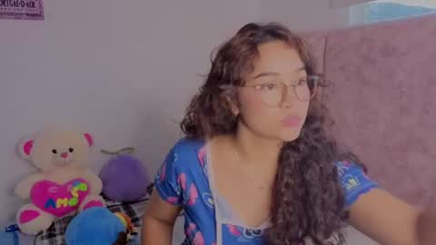 rossie_lanie_ online show from June 9, 10:42 pm