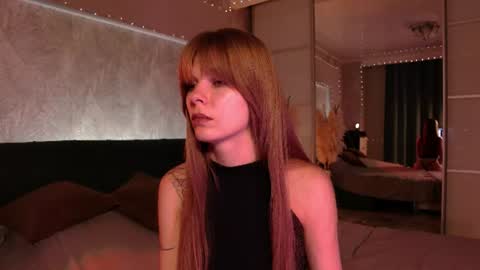 rosy_black_ online show from August 4, 4:36 pm