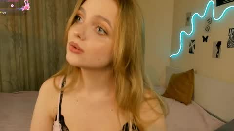 Im Luna online show from May 7, 10:05 pm