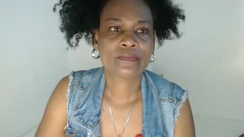 luxa online show from February 2, 1:07 pm