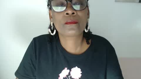 luxa online show from April 23, 7:37 pm