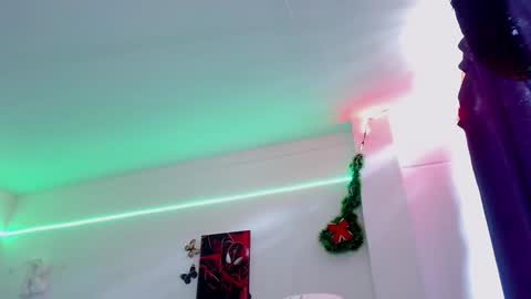 Snapshot of rousrossell_4 chatting on December 16, 7:32 pm Call me Rous online show from December 16, 7:32 pm
