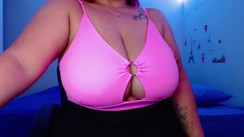 Snapshot of rousrossell_4 chatting on December 7, 12:25 am Call me Rous online show from December 7, 12:25 am