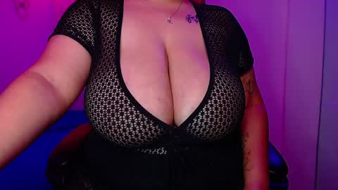 Snapshot of rousrossell_4 chatting on December 15, 10:37 pm Call me Rous online show from December 15, 10:37 pm