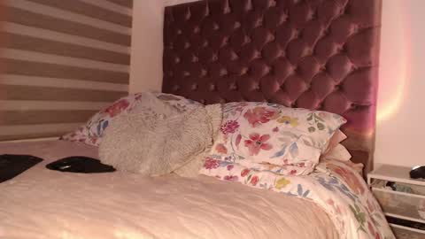 Rouss marie henao  online show from April 22, 3:24 am