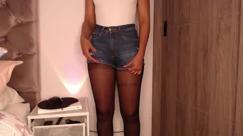 Rouss marie henao  online show from December 17, 1:40 pm