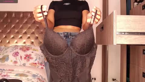 Rouss marie henao  online show from November 24, 2:05 pm