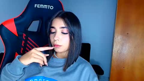 rousse_violet online show from February 15, 1:19 am