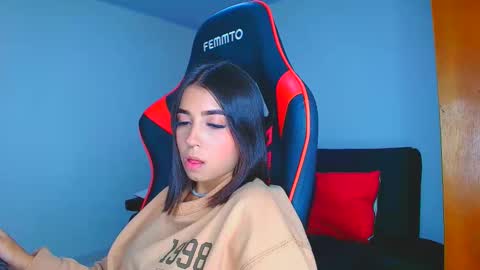 rousse_violet online show from January 16, 1:58 am