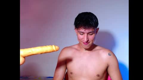 rowanboy23 online show from June 4, 9:32 pm