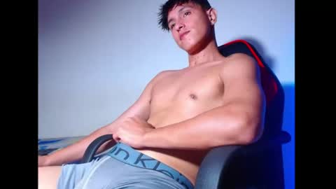 rowanboy23 online show from June 15, 2:25 am